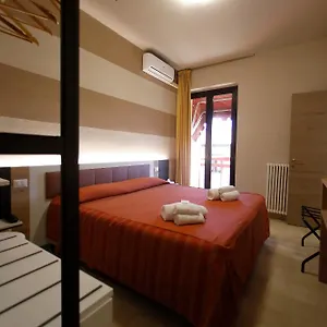 https://hotel-primavera-peschiera-del-garda.hotelinveneto.com