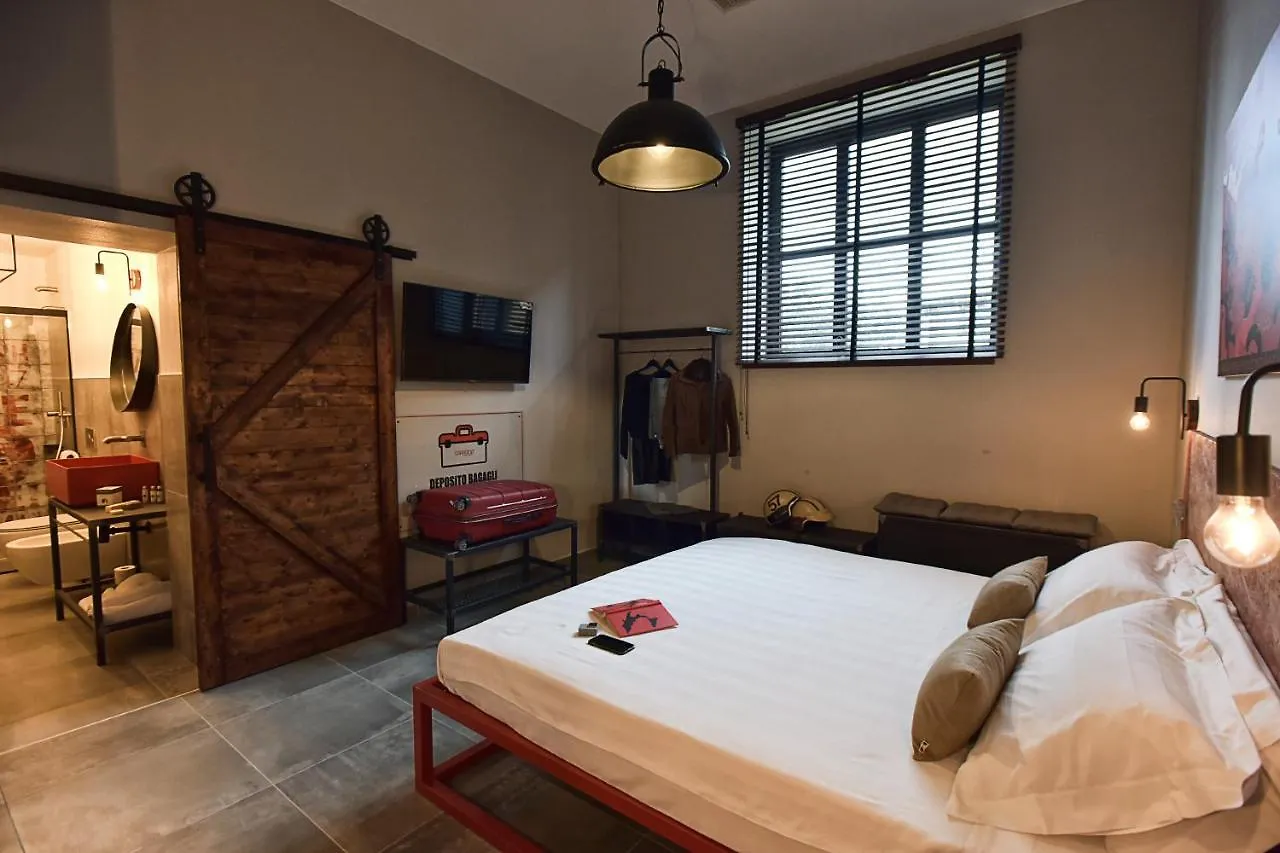 Garage47 Storica Officina Meccanica Loft B&B In Pienza Italia